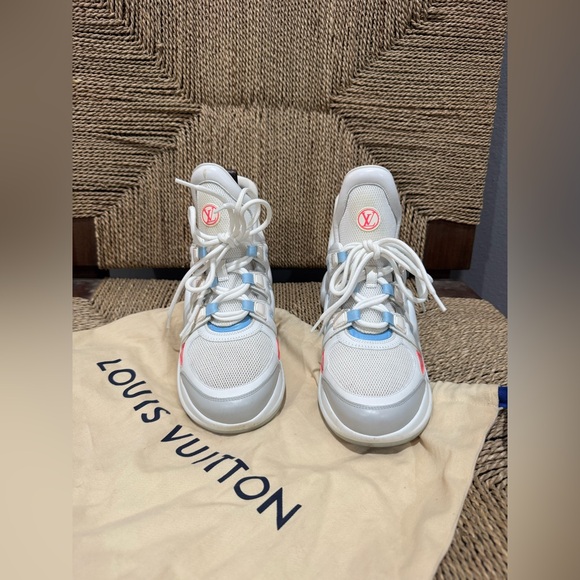 Louis Vuitton Good condition
White Sneakers with Blue and Pink Accents - Picture 2 of 10